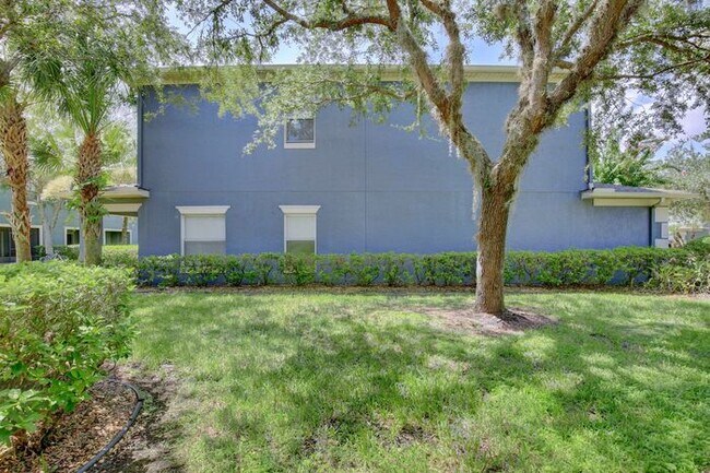Building Photo - Beautiful 2/2.5 Cozy Townhome with a 1 Car Garage in the Gated Community of Victoria Pines - Orlando