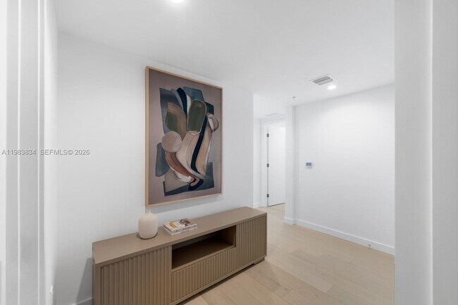 Building Photo - 9221 E Bay Harbor Dr