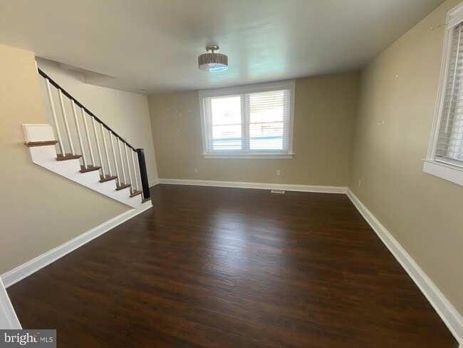 Building Photo - 106 S Walnut St