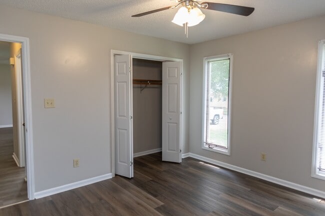 Building Photo - 127 Stephens Dr