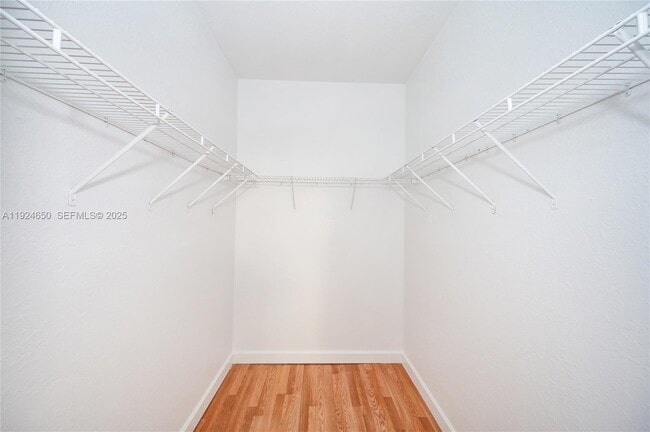 Building Photo - 1535 SE 26th St