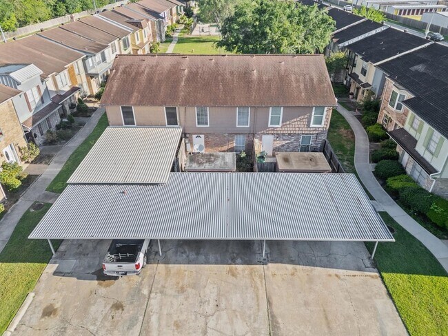 Building Photo - 1076 Willow Oaks Cir