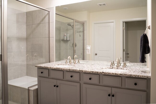 Building Photo - For Rent | $3,200/Month | 3 Bed | 3 Bath |...