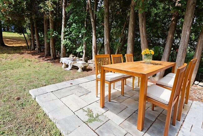 Building Photo - 50 Front St