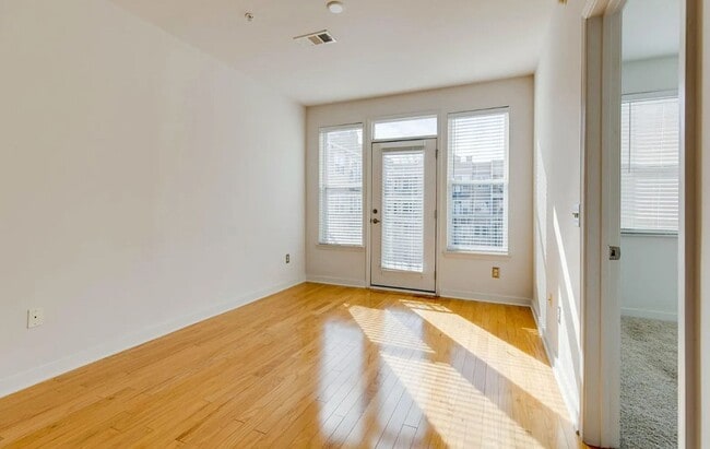 Building Photo - Stylish Condo in the Heart of Nashville – ...