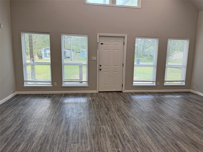 Building Photo - 220 St Croix Dr