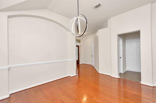 Building Photo - 16510 Bluff Springs Dr