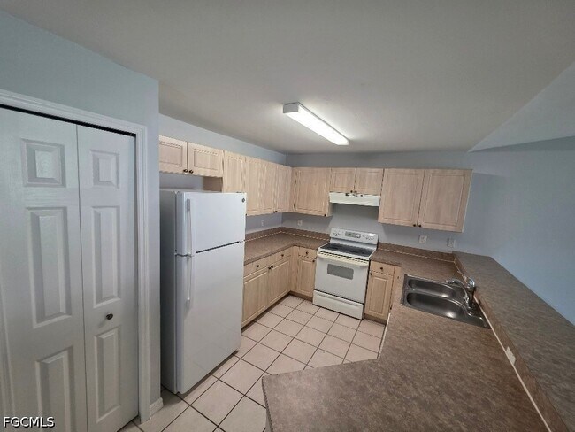 Building Photo - 2408 Joe Ave S