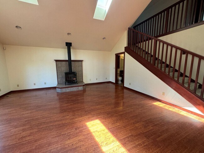 Building Photo - 4br/3bth CRAFTSMAN STYLE HOUSE in Arcata
