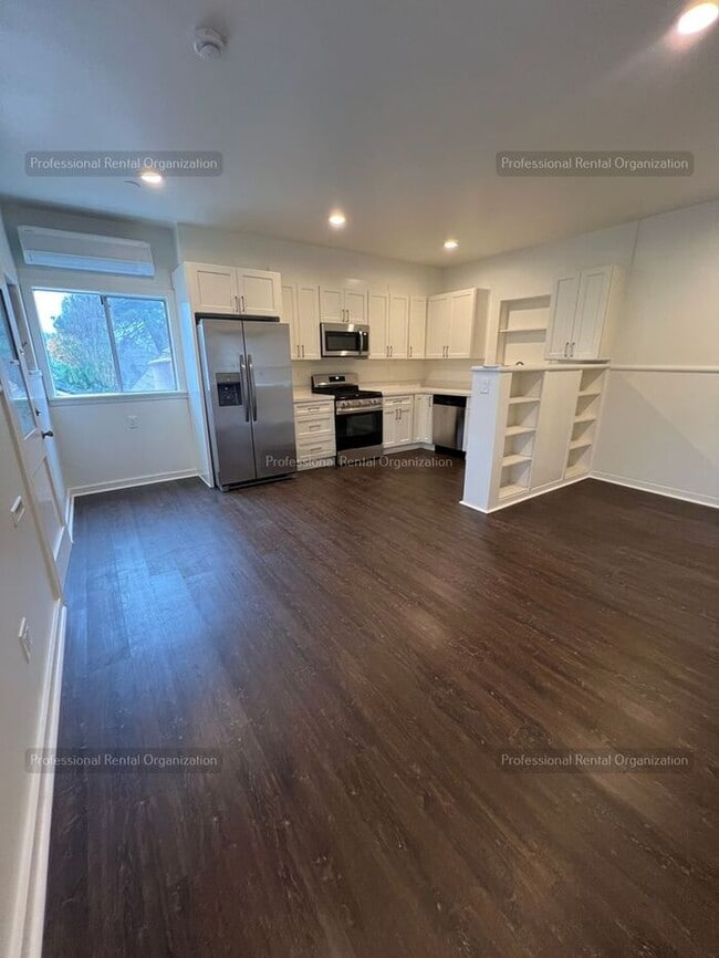 Building Photo - Experience the charm of Napa, CA living in this one-bedroom, one-bathroom apartment. Available now!!