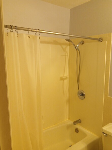 Building Photo - 2500 Topsfield Rd