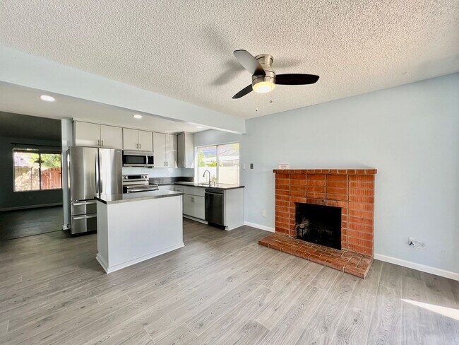 Building Photo - Newly remodeled 4B/2BA house w/ large back...