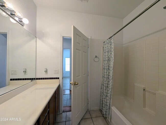 Building Photo - 1530 E Branham Ln