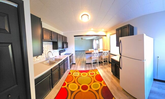 Primary Photo - 3 Bedroom House Ontario Schools (no metro)