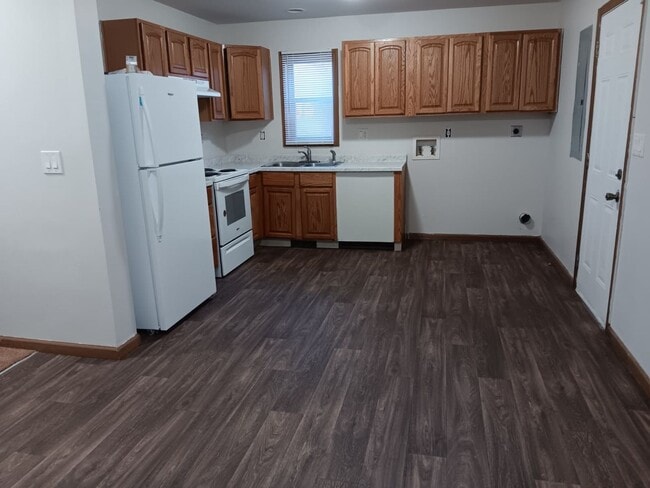 Building Photo - For Rent - Four-Bedroom Two-Bathroom Home Available in February!