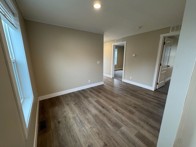 Building Photo - 48599 Lakeview E