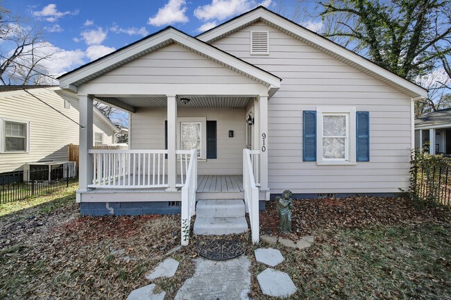 Primary Photo - Wonderful Cottage Home in Gastonia!