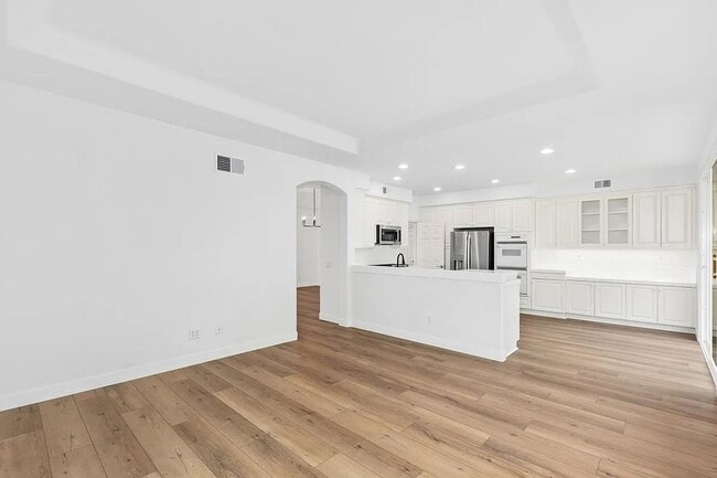 Building Photo - Don't miss out! Gated/Secured 3 br 2 ba home