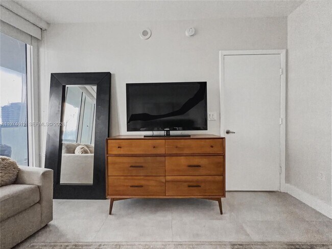 Building Photo - 475 Brickell Ave