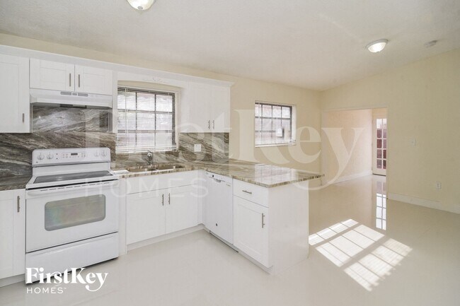 Building Photo - 2664 W 70th Pl