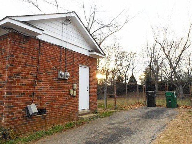 Building Photo - 6832 Woodstream Dr