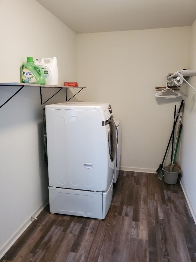 Building Photo - Beautiful 3BR/2BA Home in Hunters Lake – B...