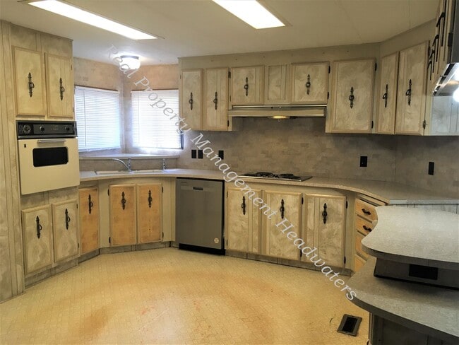 Building Photo - 299 Cottonwood Rd
