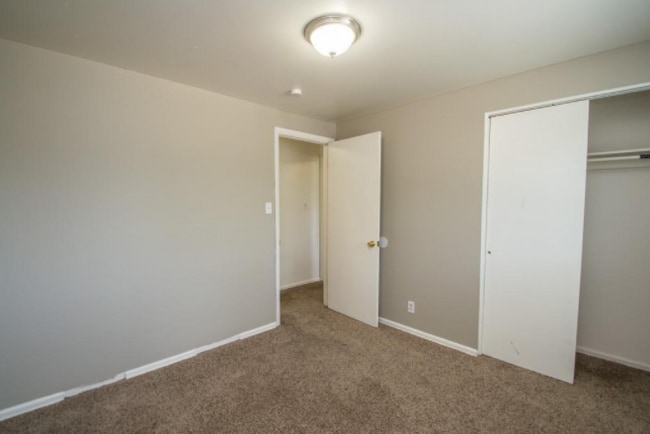 Building Photo - 3375 Moorhead Ave