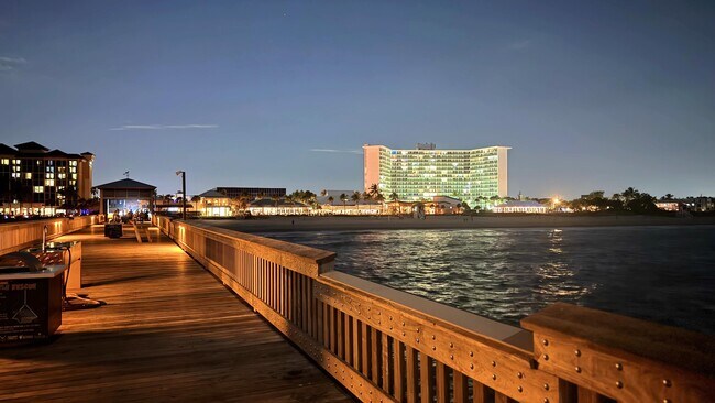 Building Photo - 1960 NE 1st St