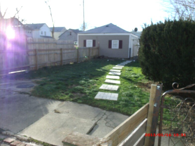 Building Photo - 701 runnion ave