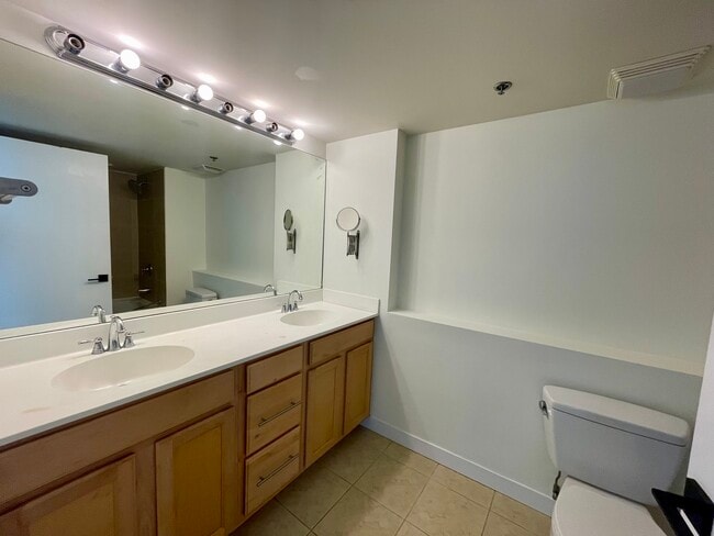 Building Photo - 2 S Leavitt St