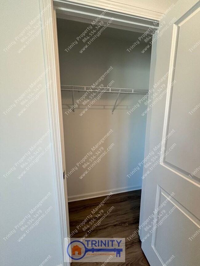Building Photo - Gorgeous newly built townhome near downtow...