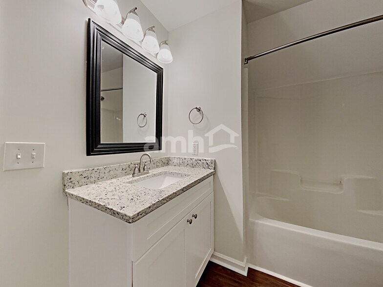Building Photo - 10232 Meadow Crossing Ln