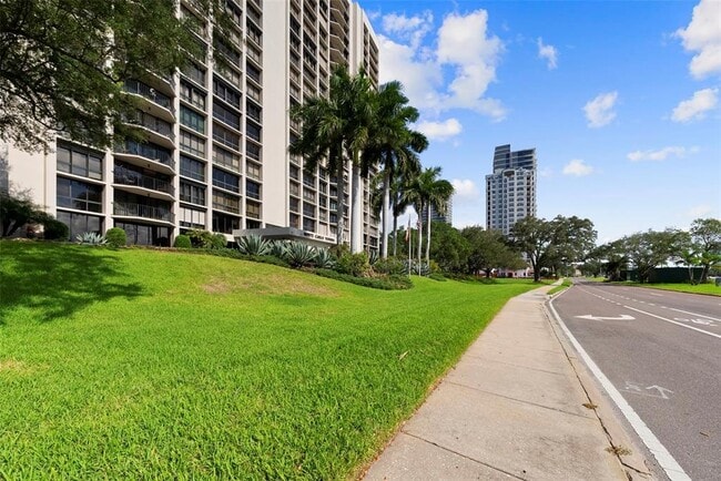 Building Photo - 3301 Bayshore Blvd