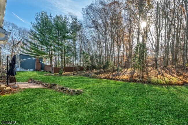 Building Photo - 18 Lisa Dr