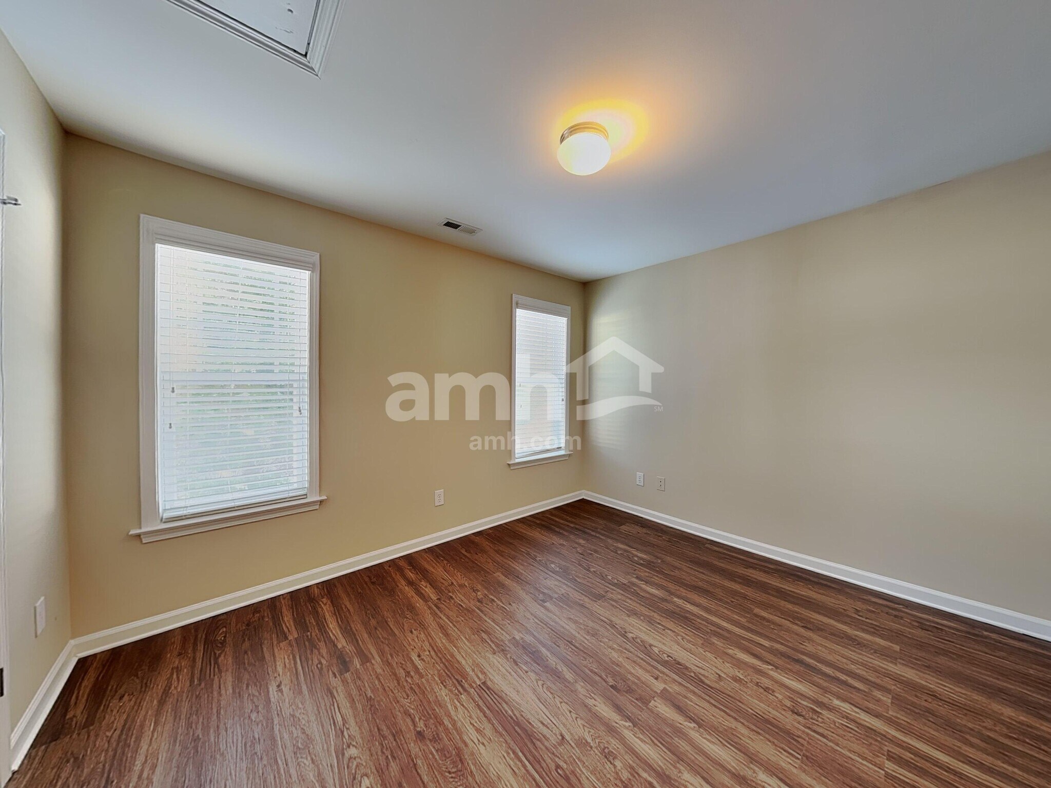 Building Photo - 100 Pearson Pl