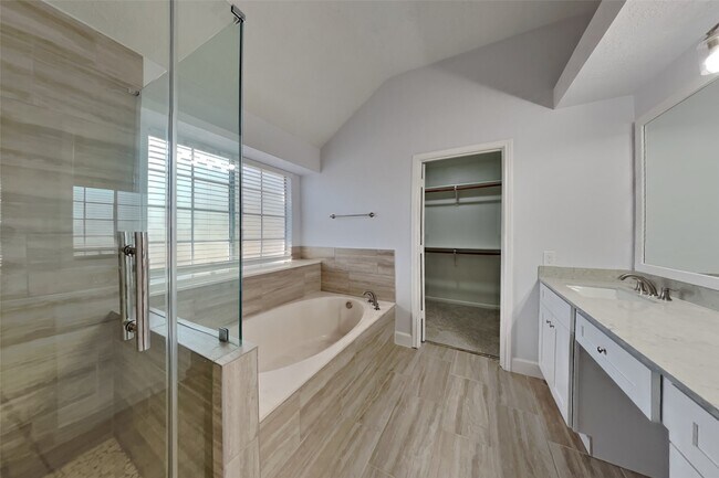 Building Photo - 18819 Sandia Pines Dr