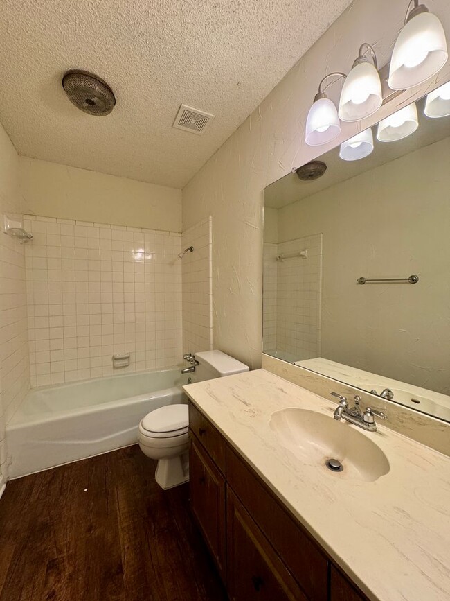Building Photo - Duplex