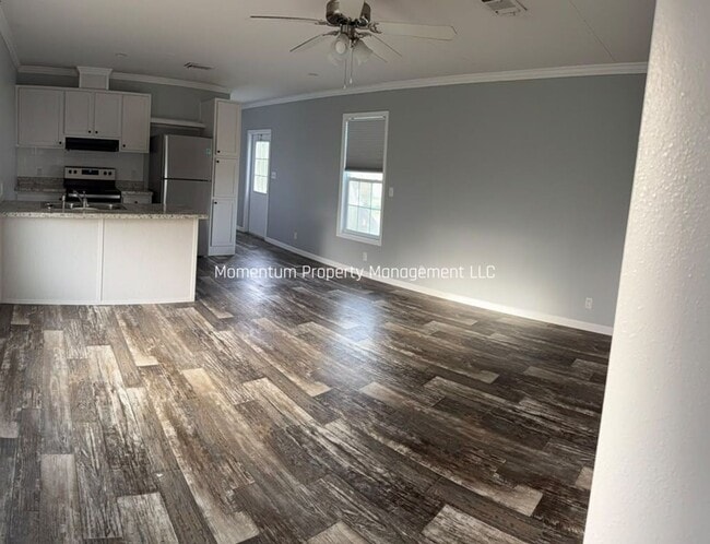 Building Photo - 16112 La Bella St