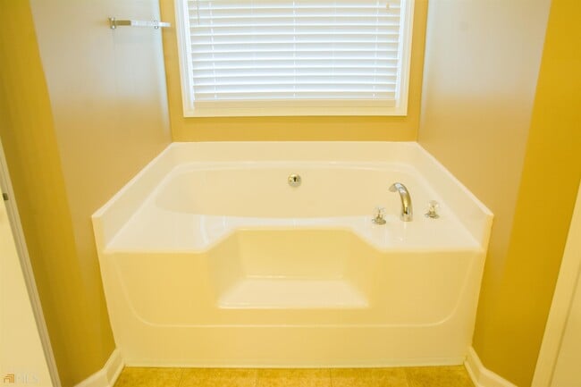 Building Photo - 8037 Creekland Dr