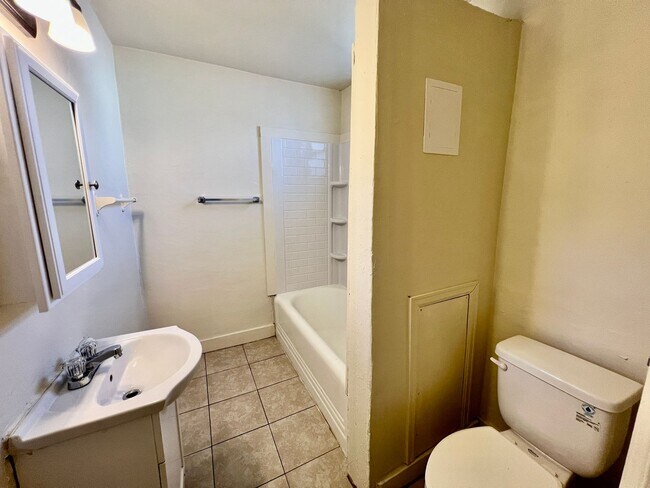 Building Photo - 323 Whiteriver Ave