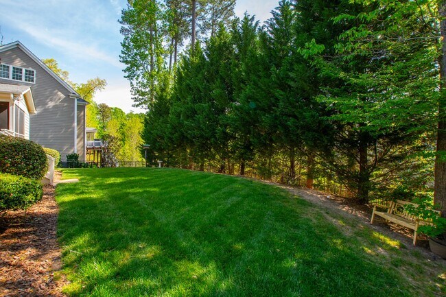 Building Photo - Elegant 5 bedroom home in Bedford!