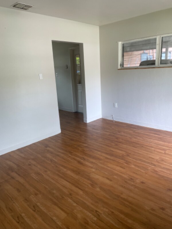 Building Photo - 1707 Wilton Ave