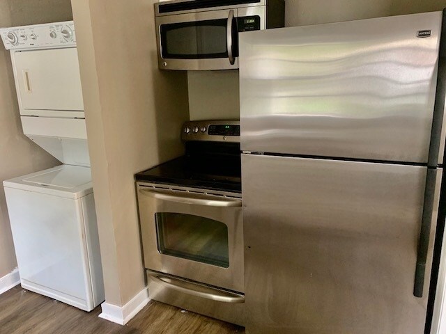 Building Photo - 711 Dent St