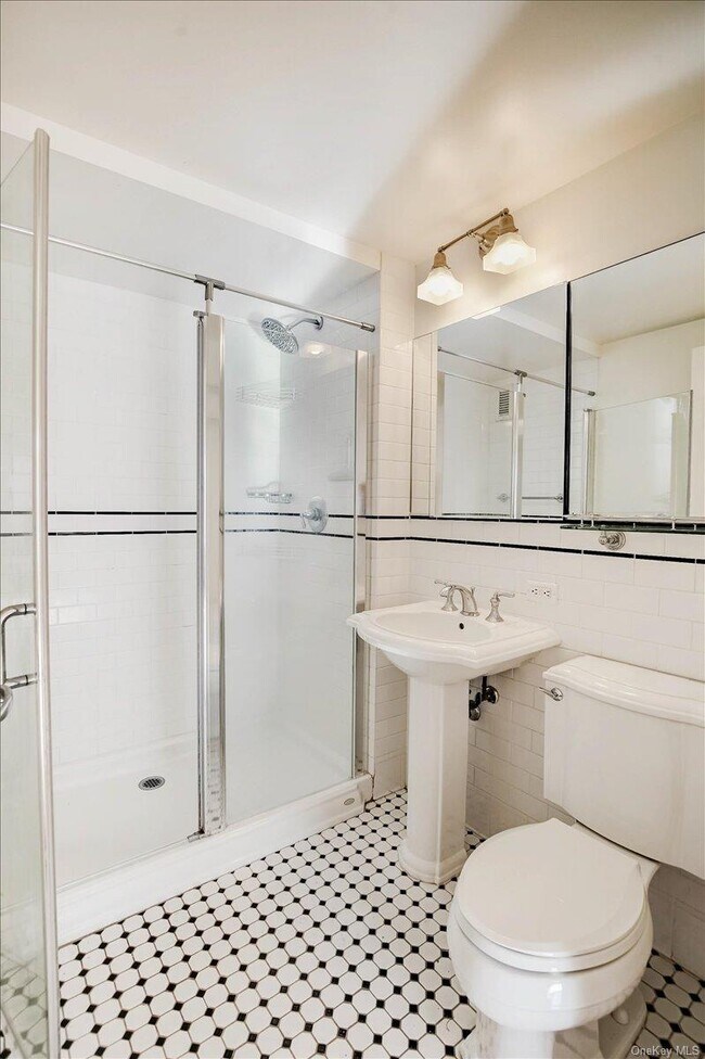 Building Photo - 300 W 135th St