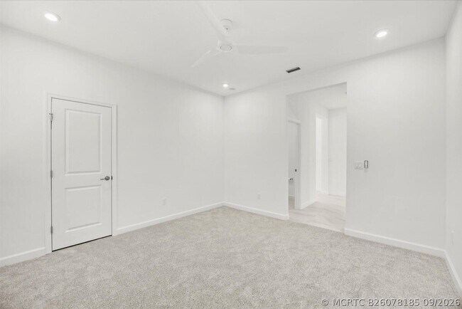 Building Photo - 10550 SW Orana Dr