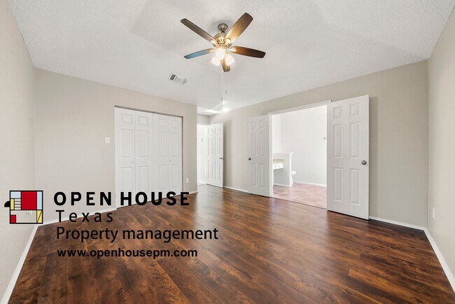 Building Photo - 4908 Shady Oak Trail, Grand Prairie
