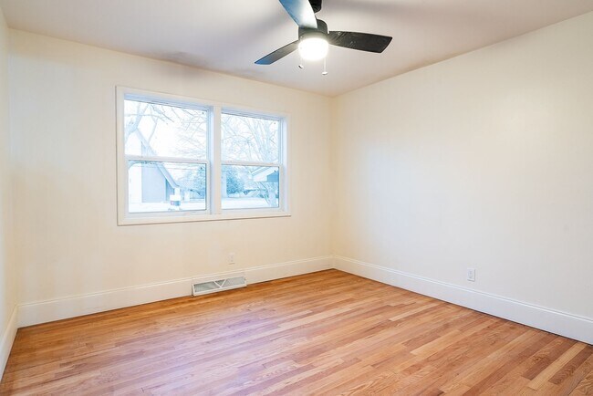 Building Photo - REMODELED 4 BEDROOM HOUSE