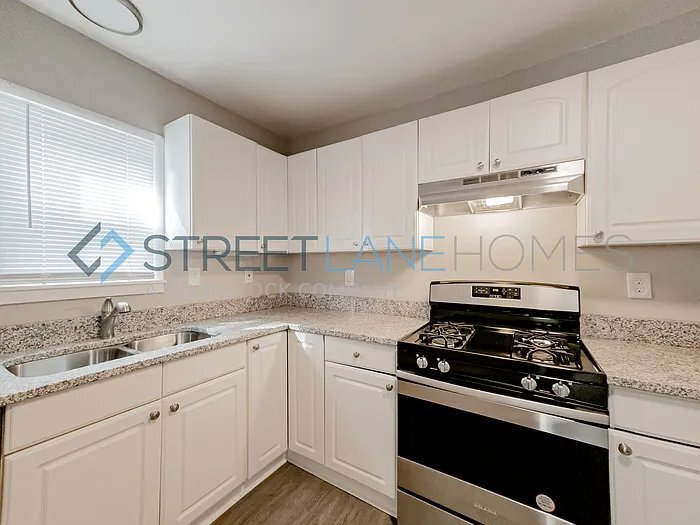 Building Photo - 205 9th Ave