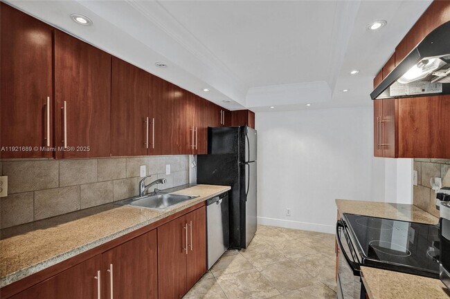 Building Photo - 2401 S Ocean Dr